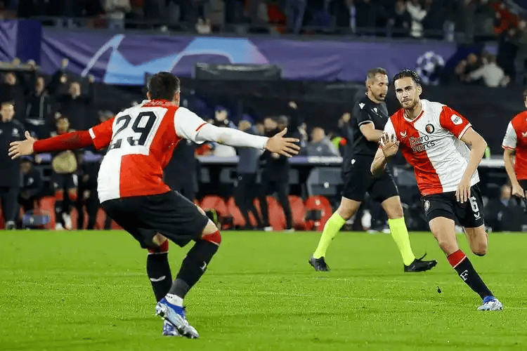 德甲卡位战！斯图加特主场冲前四，残阵弗赖堡客场能否续命？比分预测敲定